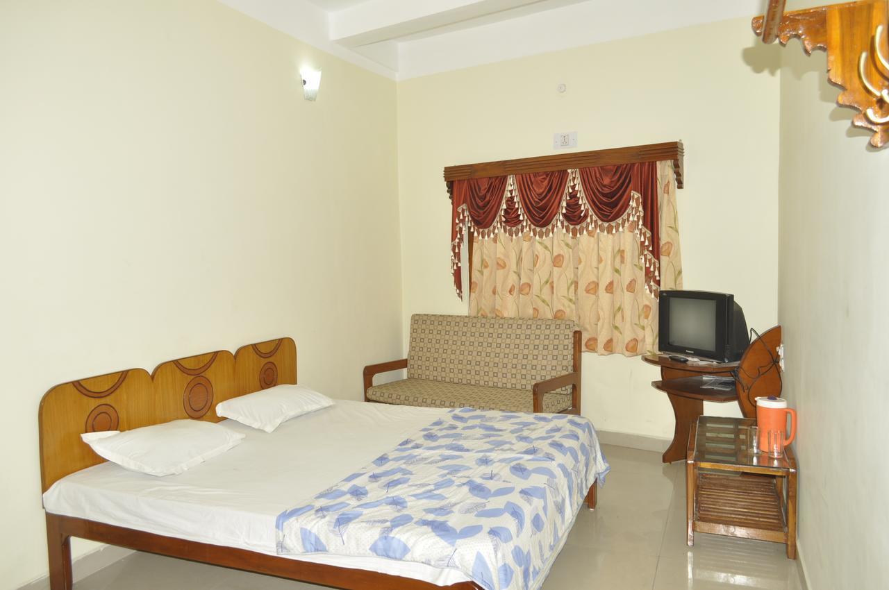 Hotel Pleasure Landmark Ujjain Exterior photo